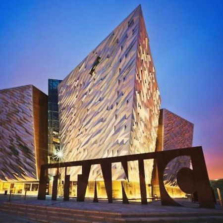 Modern 2-Bedroom City Apartment With Free Parking Belfast Extérieur photo
