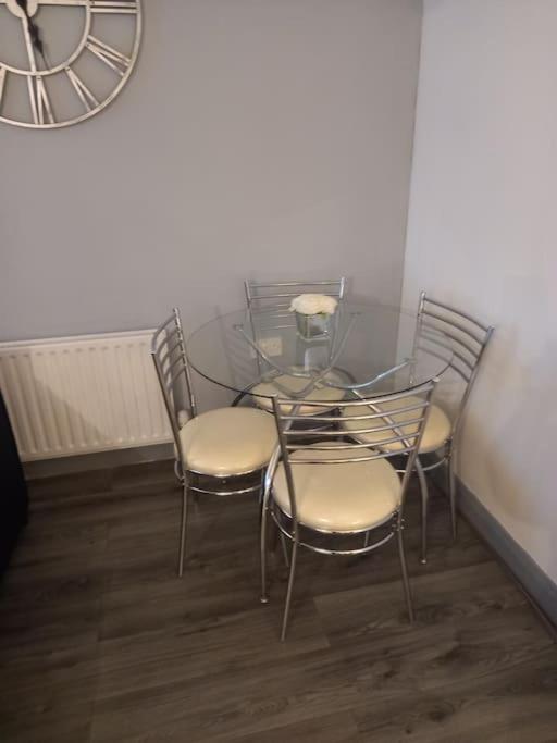 Modern 2-Bedroom City Apartment With Free Parking Belfast Extérieur photo