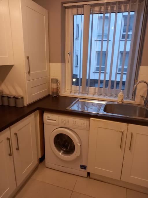 Modern 2-Bedroom City Apartment With Free Parking Belfast Extérieur photo