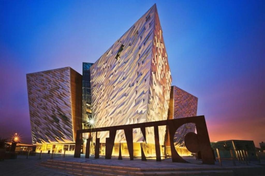 Modern 2-Bedroom City Apartment With Free Parking Belfast Extérieur photo