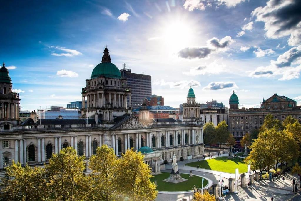 Modern 2-Bedroom City Apartment With Free Parking Belfast Extérieur photo